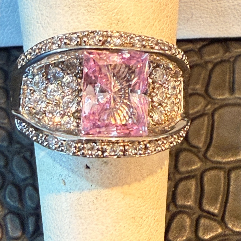 Pink Stone Ring - Picture 6 of 7